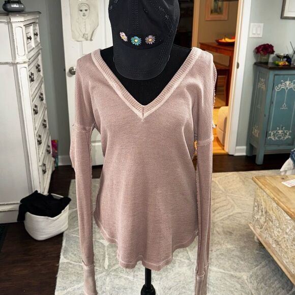 Free People/ We the Free washed out mauve long sleeve ribbed & waffle V-neck MED - Picture 11 of 15